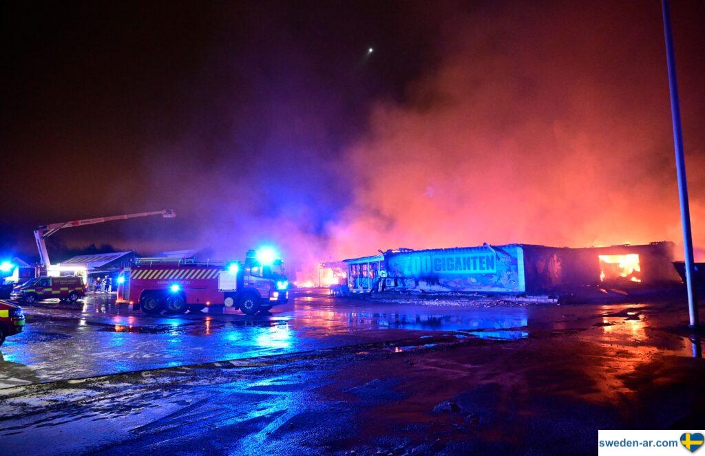 نشوب حريق هائل في مركز للحيوانات في السويد